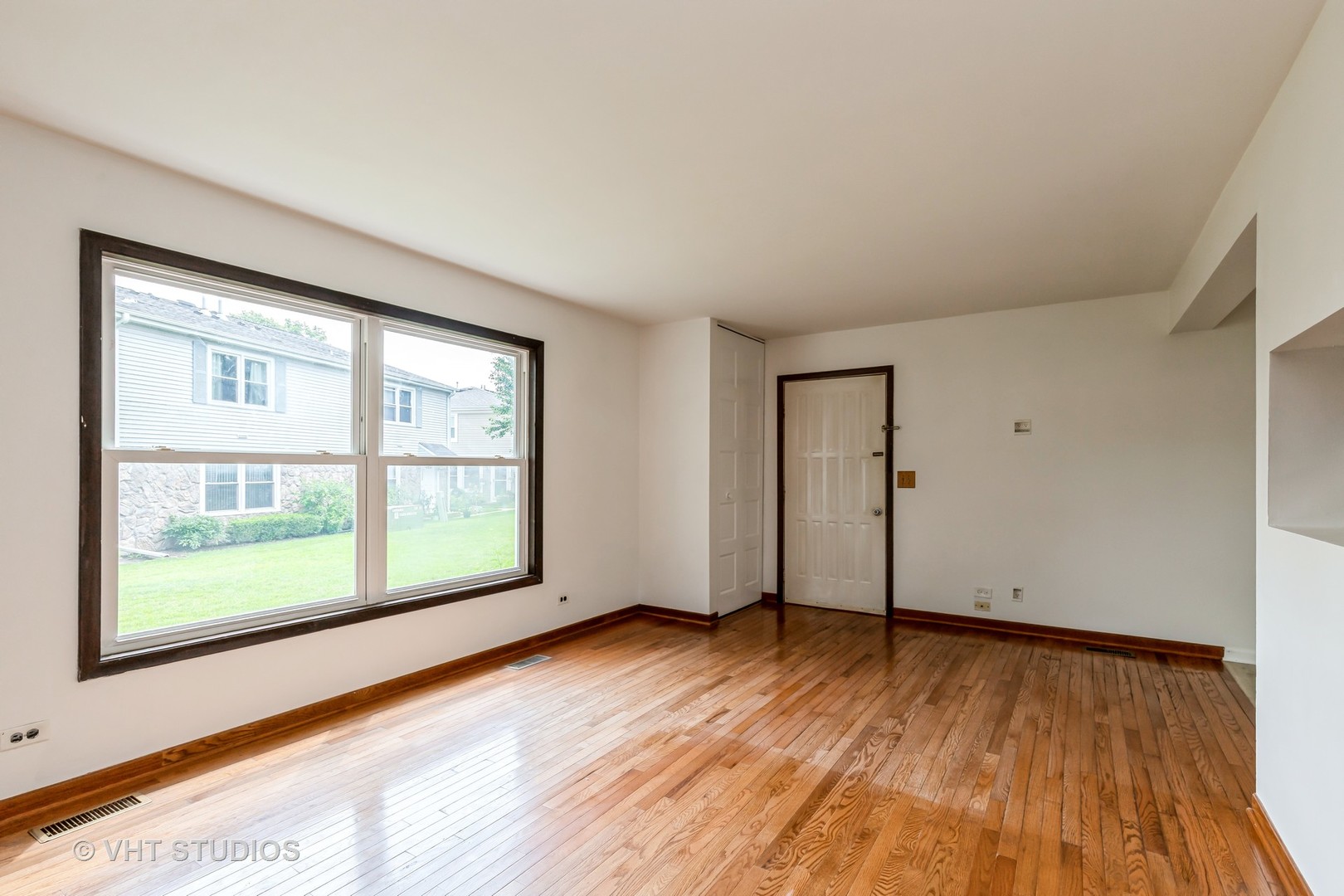315 Meadow Court, Vernon Hills, IL 60061