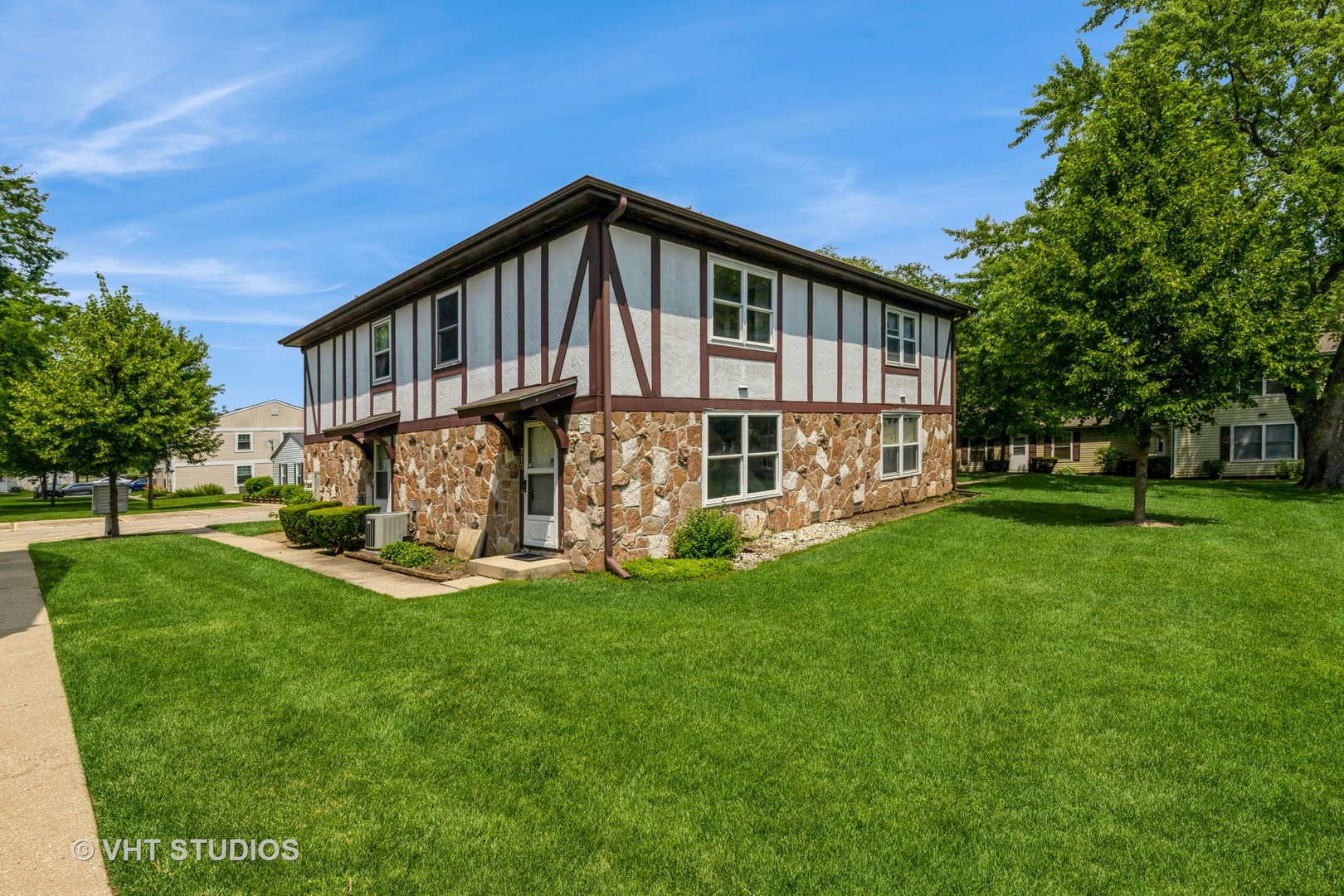 315 Meadow Court, Vernon Hills, IL 60061
