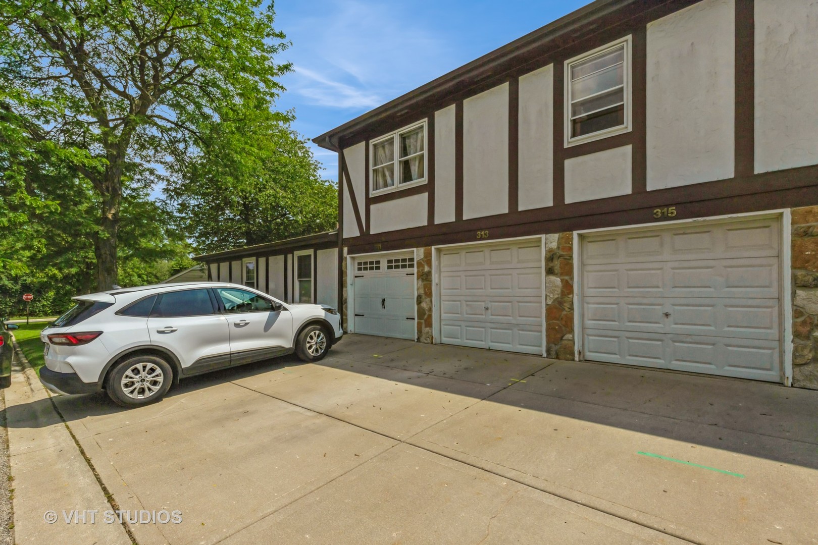315 Meadow Court, Vernon Hills, IL 60061