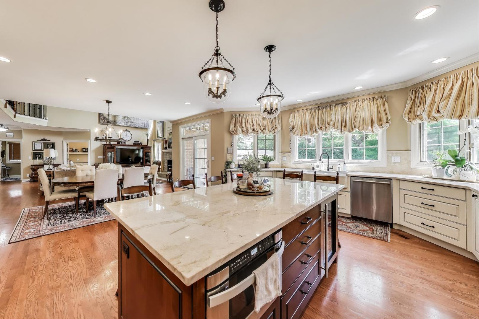 913 S DRYDEN Place, Arlington Heights, IL 60005