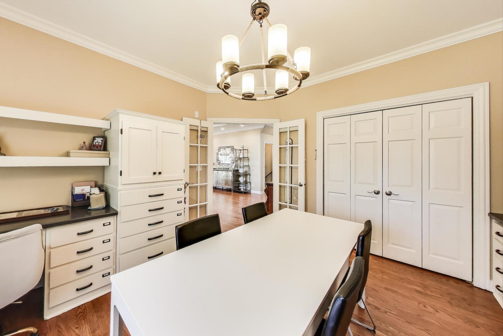 913 S DRYDEN Place, Arlington Heights, IL 60005