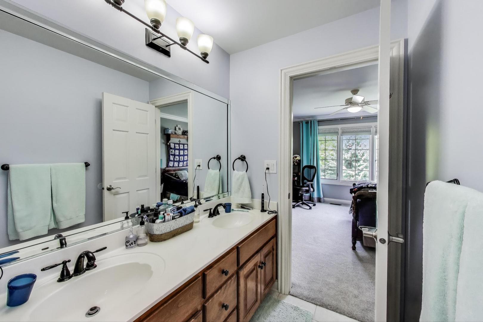 913 S DRYDEN Place, Arlington Heights, IL 60005