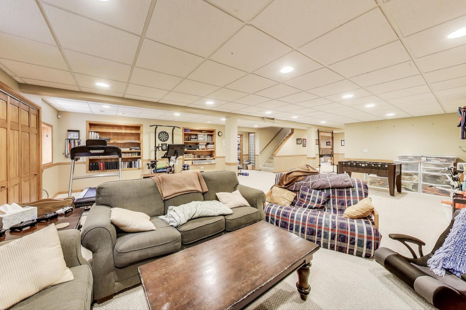 913 S DRYDEN Place, Arlington Heights, IL 60005