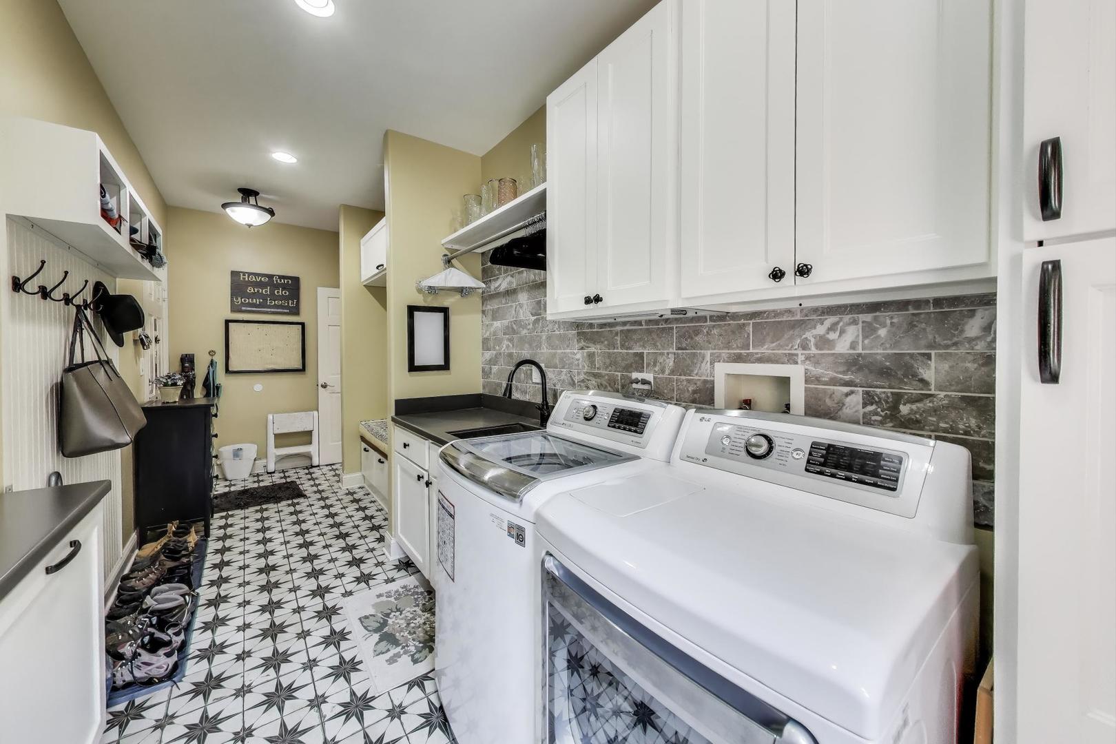 913 S DRYDEN Place, Arlington Heights, IL 60005