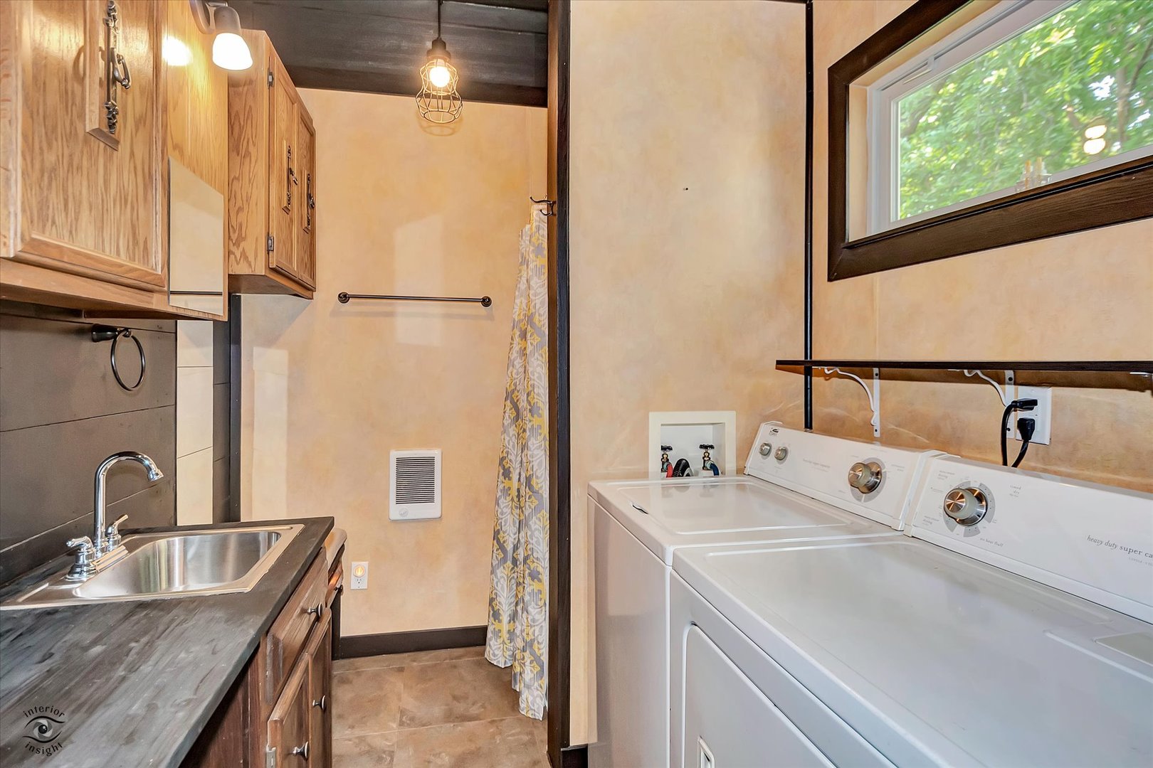 662 Glenwood Avenue, Joliet, IL 60435