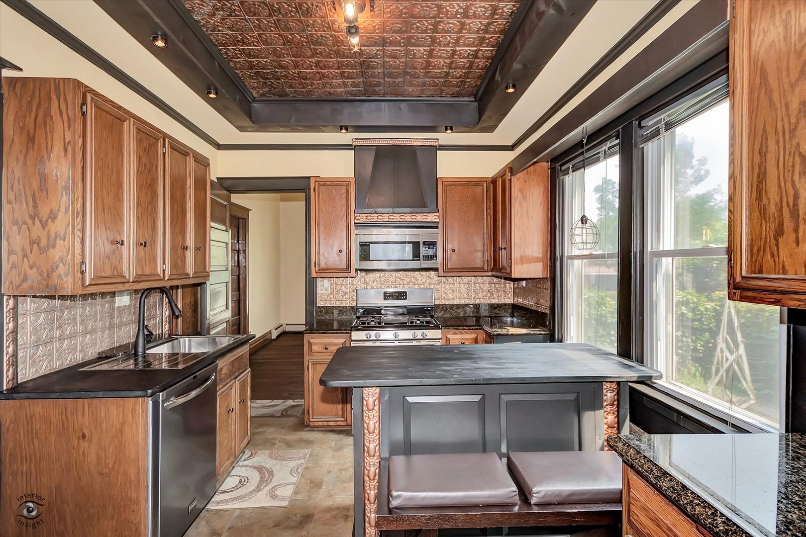 662 Glenwood Avenue, Joliet, IL 60435