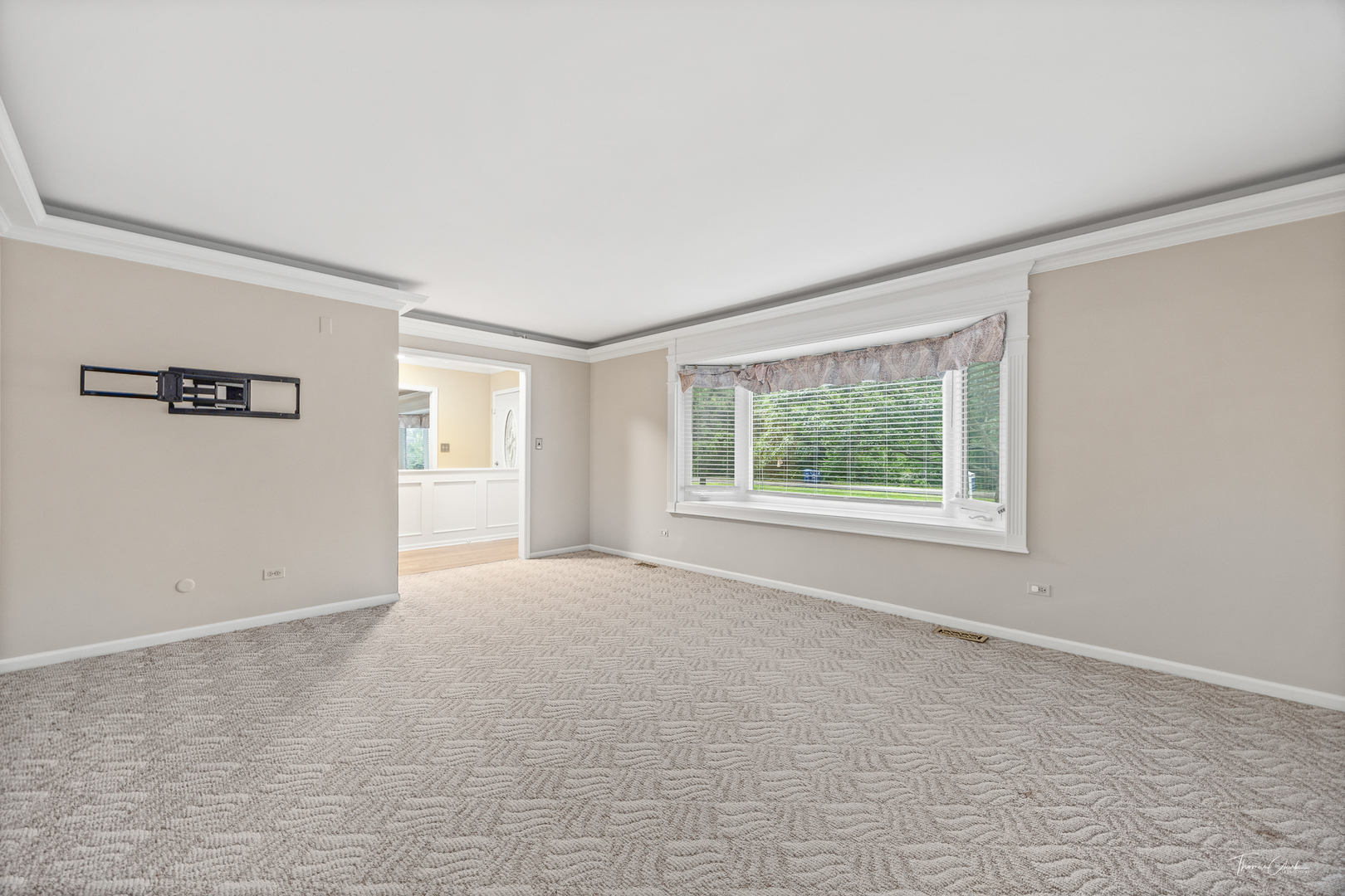 5S300 Tuthill Road, Naperville, IL 60563