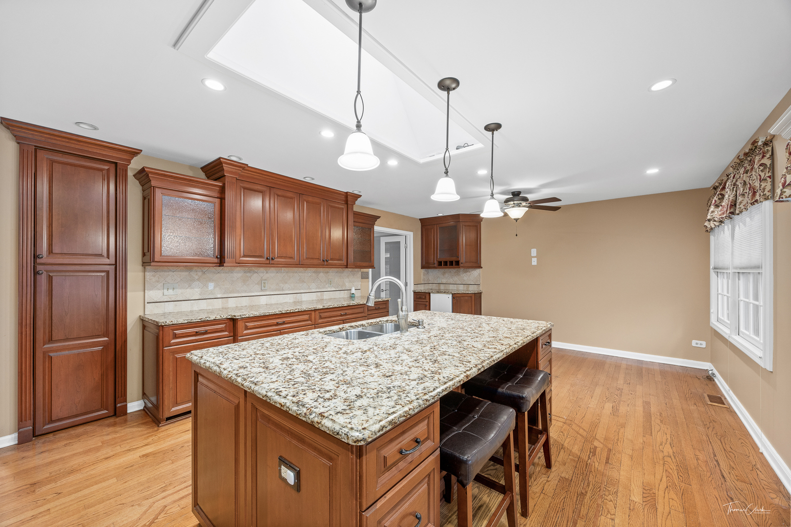 5S300 Tuthill Road, Naperville, IL 60563
