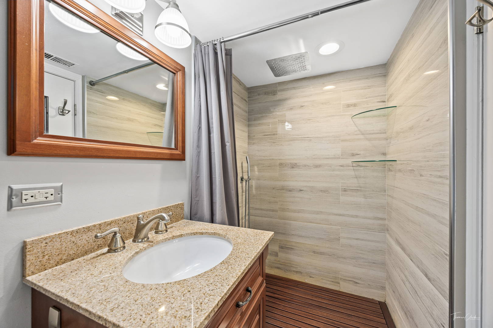 5S300 Tuthill Road, Naperville, IL 60563