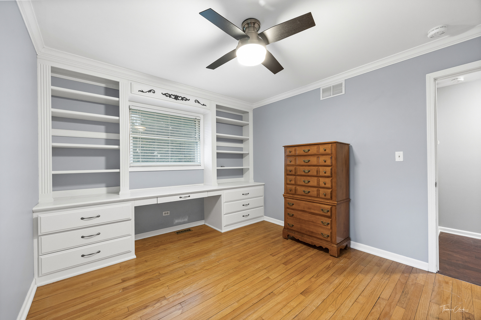 5S300 Tuthill Road, Naperville, IL 60563