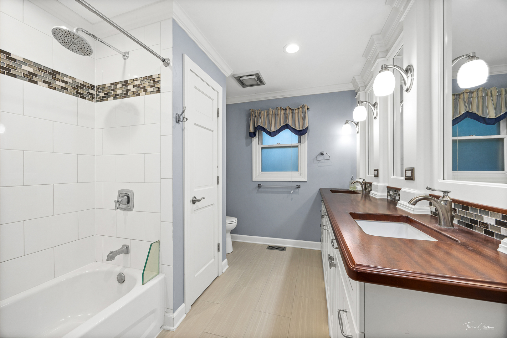 5S300 Tuthill Road, Naperville, IL 60563