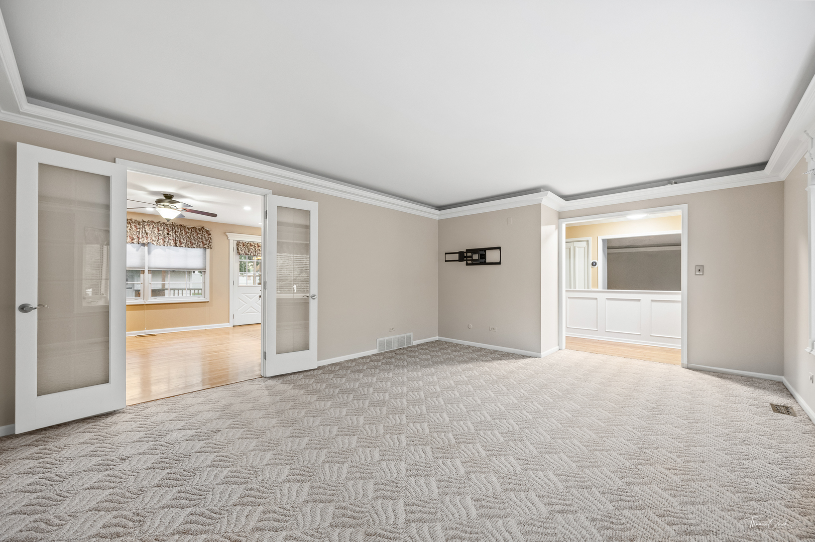 5S300 Tuthill Road, Naperville, IL 60563