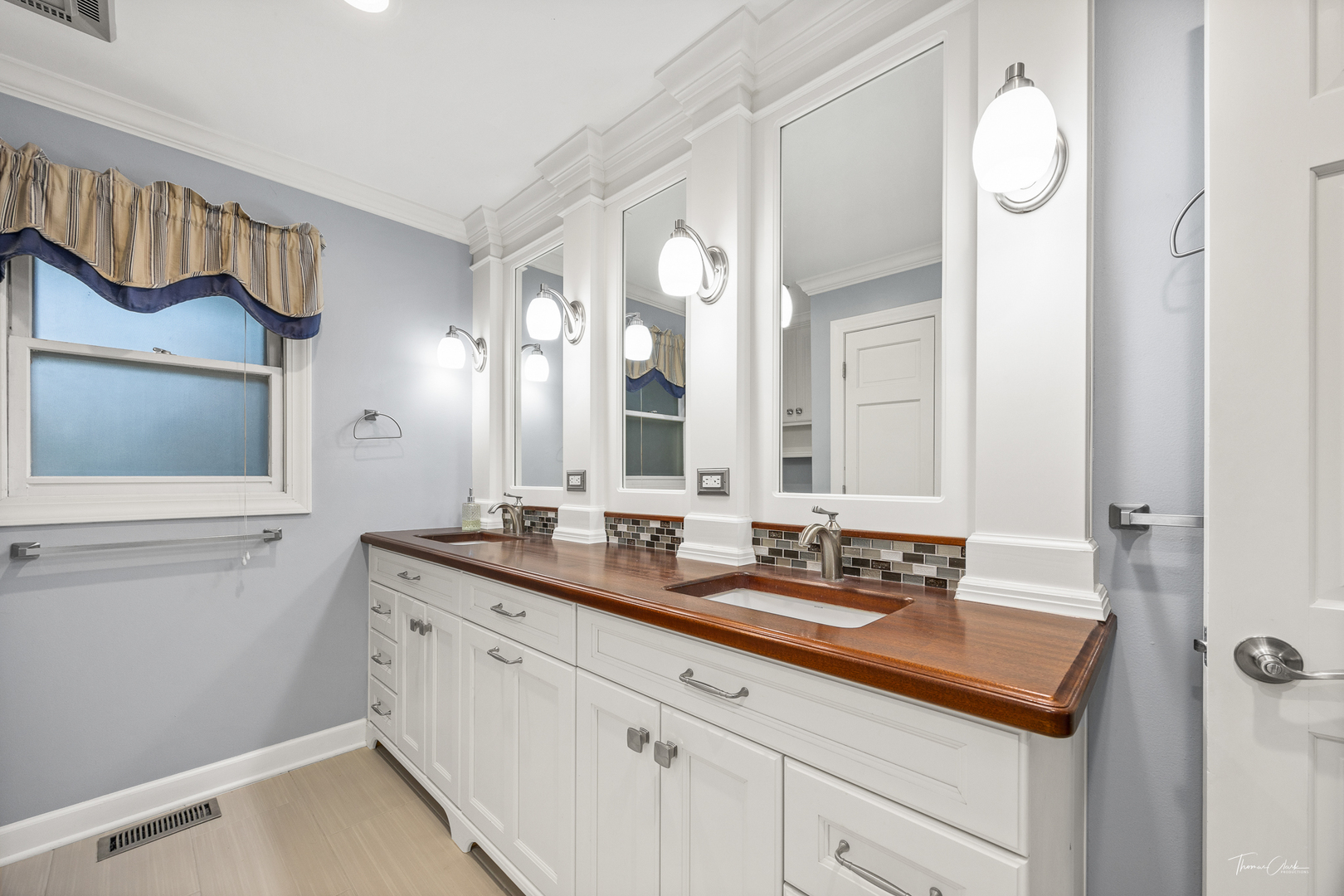 5S300 Tuthill Road, Naperville, IL 60563