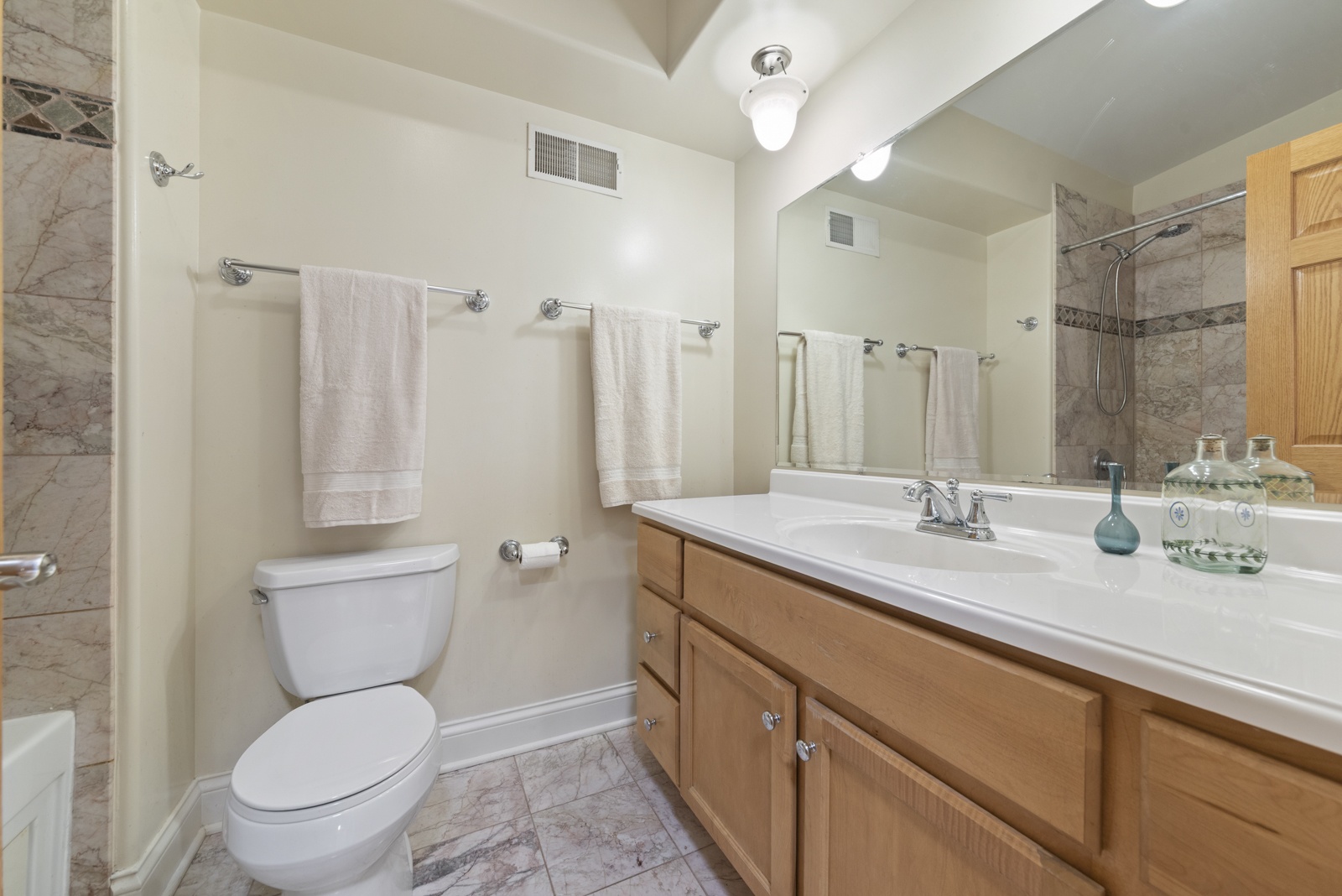 1223 S ELMWOOD Avenue #TWO, Berwyn, IL 60402
