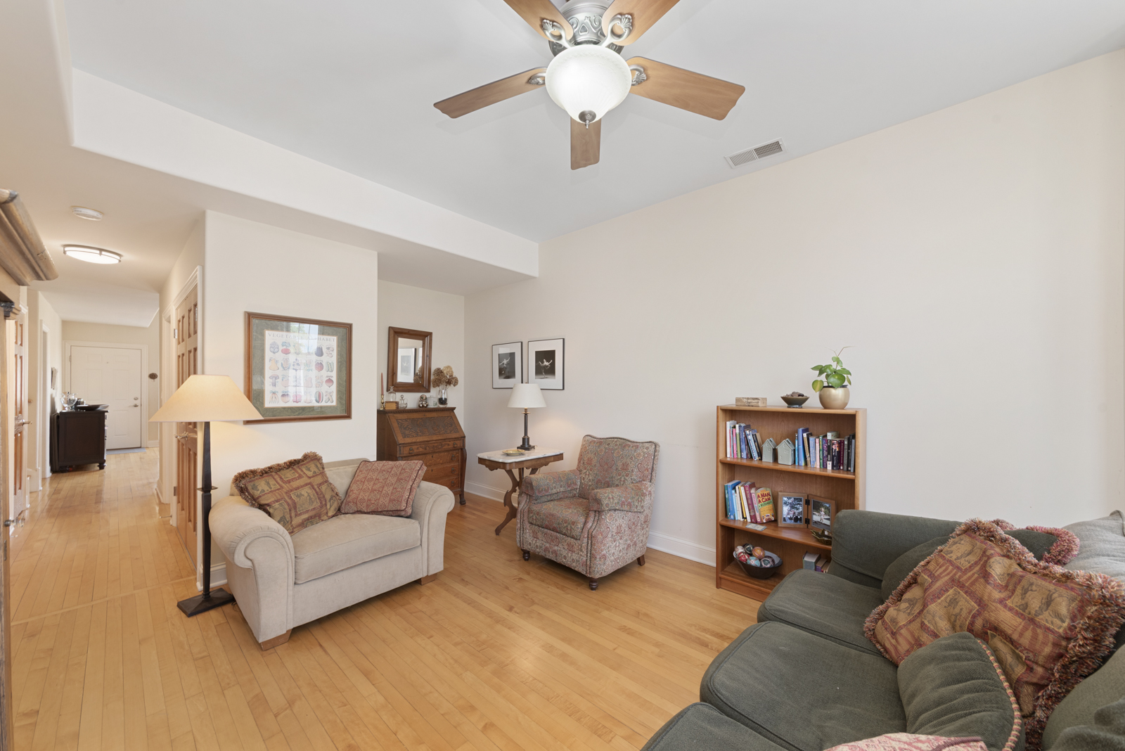 1223 S ELMWOOD Avenue #TWO, Berwyn, IL 60402