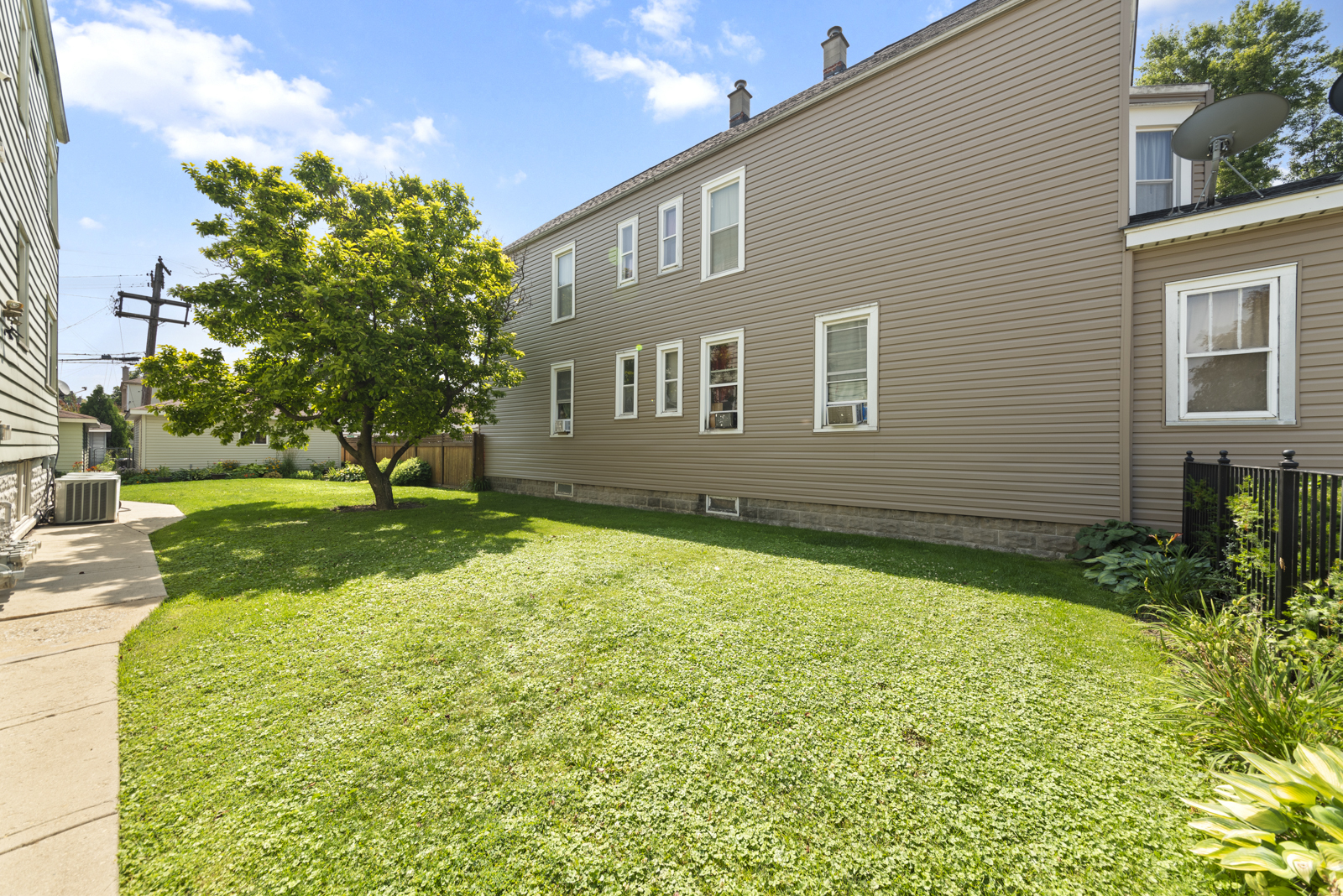 1223 S ELMWOOD Avenue #TWO, Berwyn, IL 60402