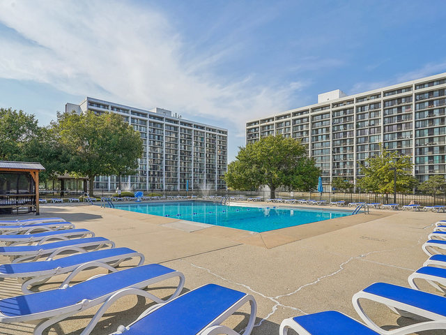 2015 S Finley Road #304, Lombard, IL 60148