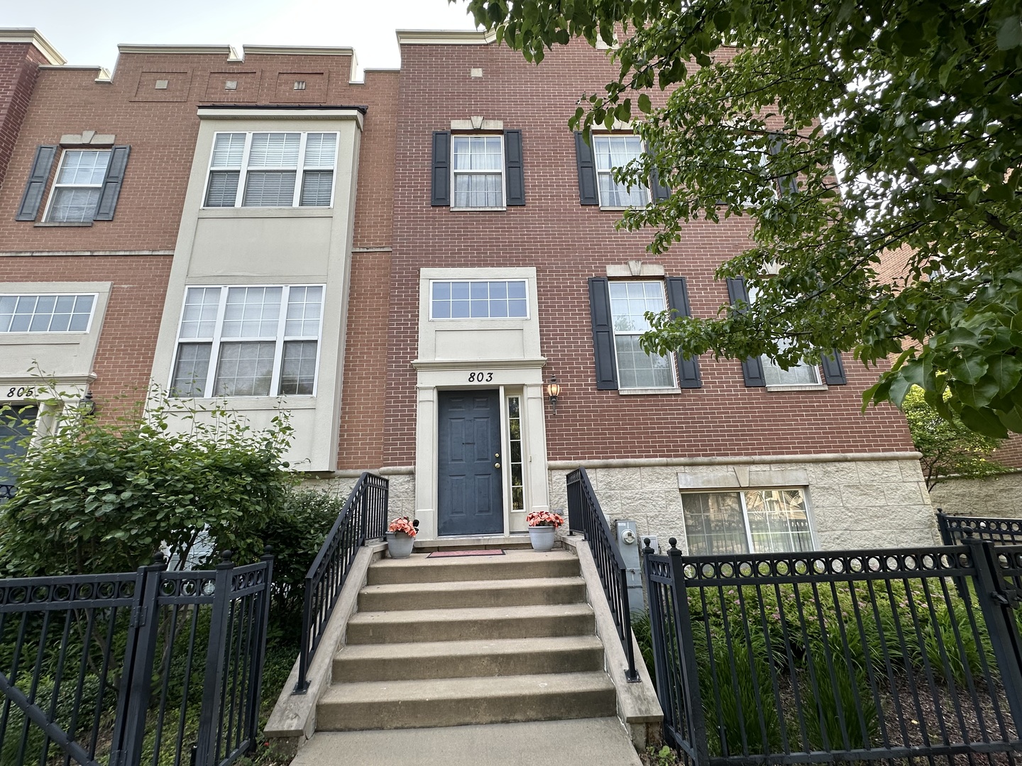 803 Station Boulevard, Aurora, IL 60504
