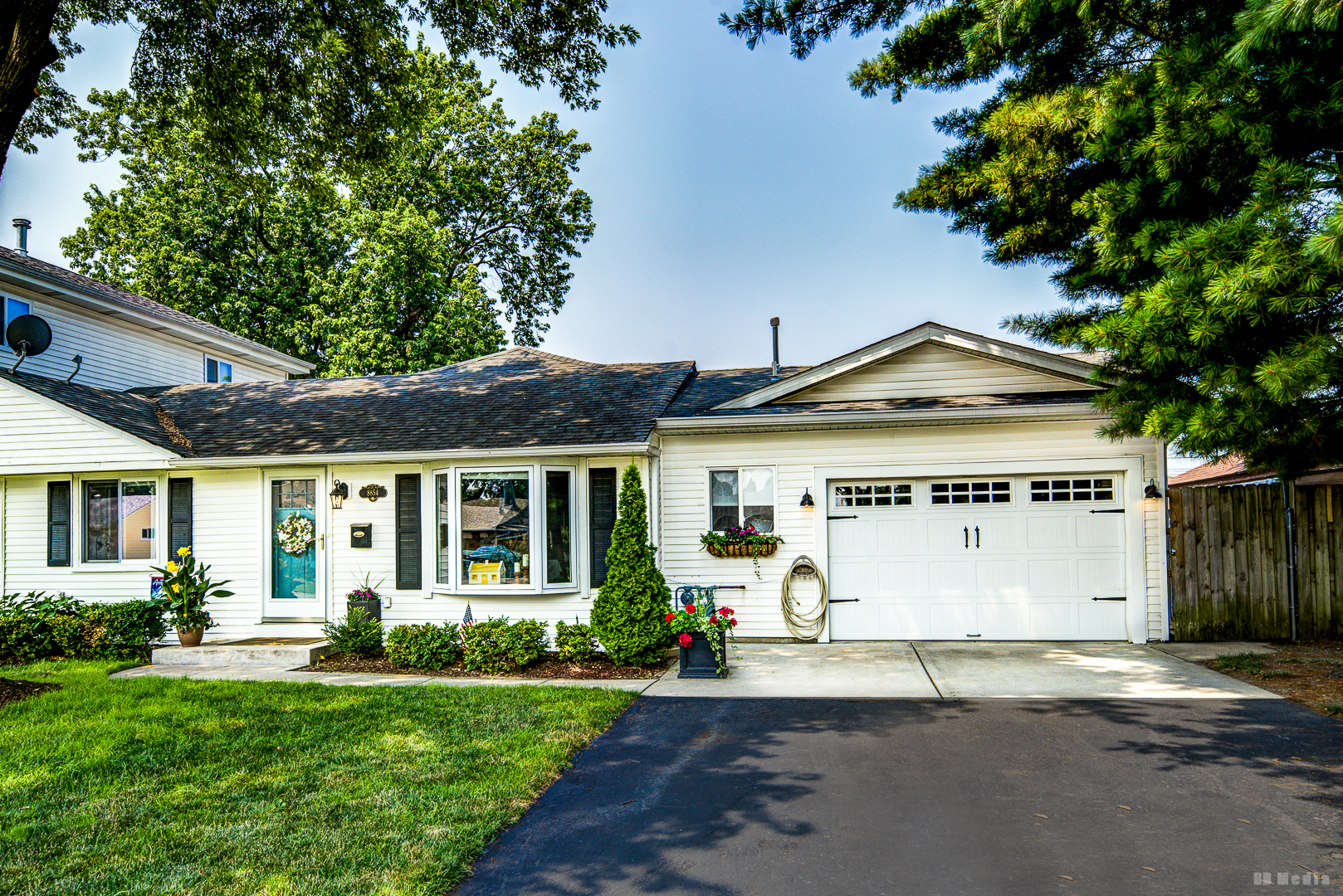 8854 S Komensky Avenue, Hometown, IL 60456