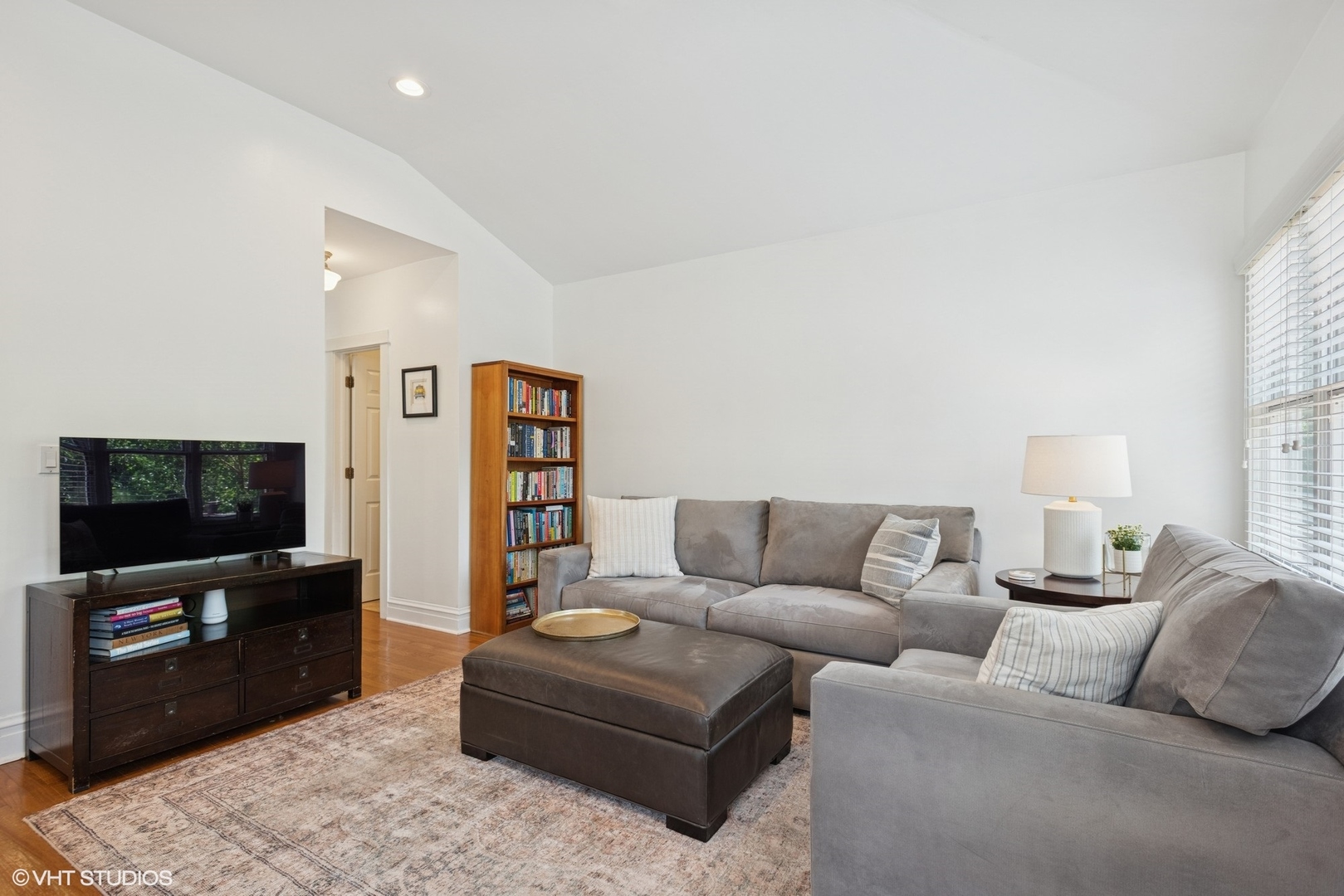 499 Ridgewood Avenue, Glen Ellyn, IL 60137