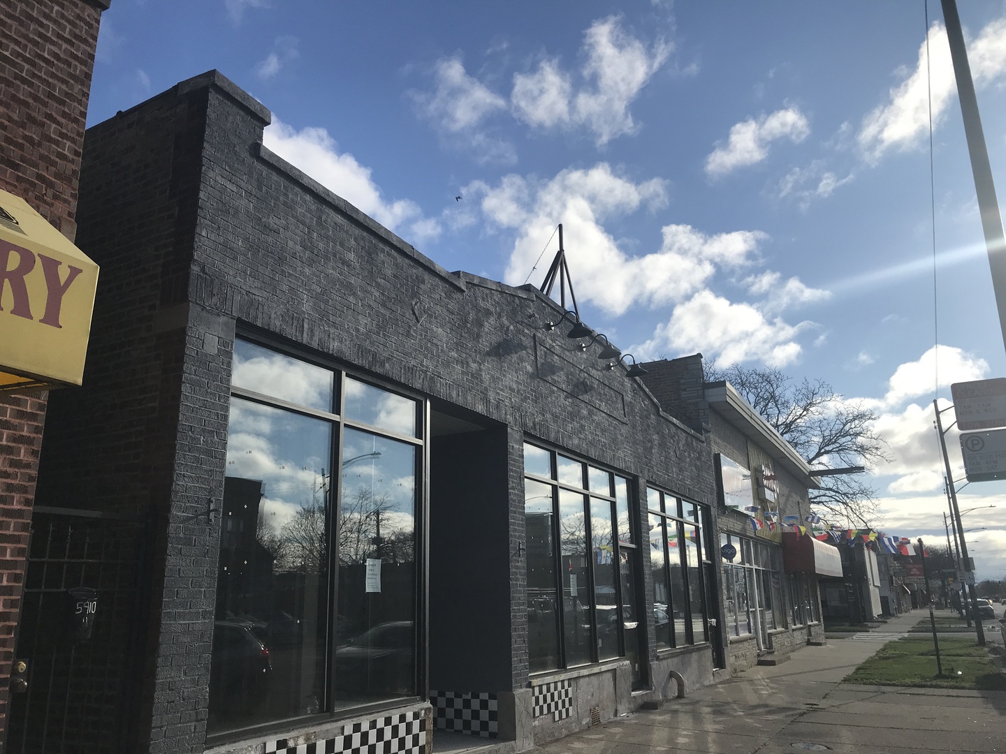 5906 W Fullerton Avenue, Chicago, IL 60639