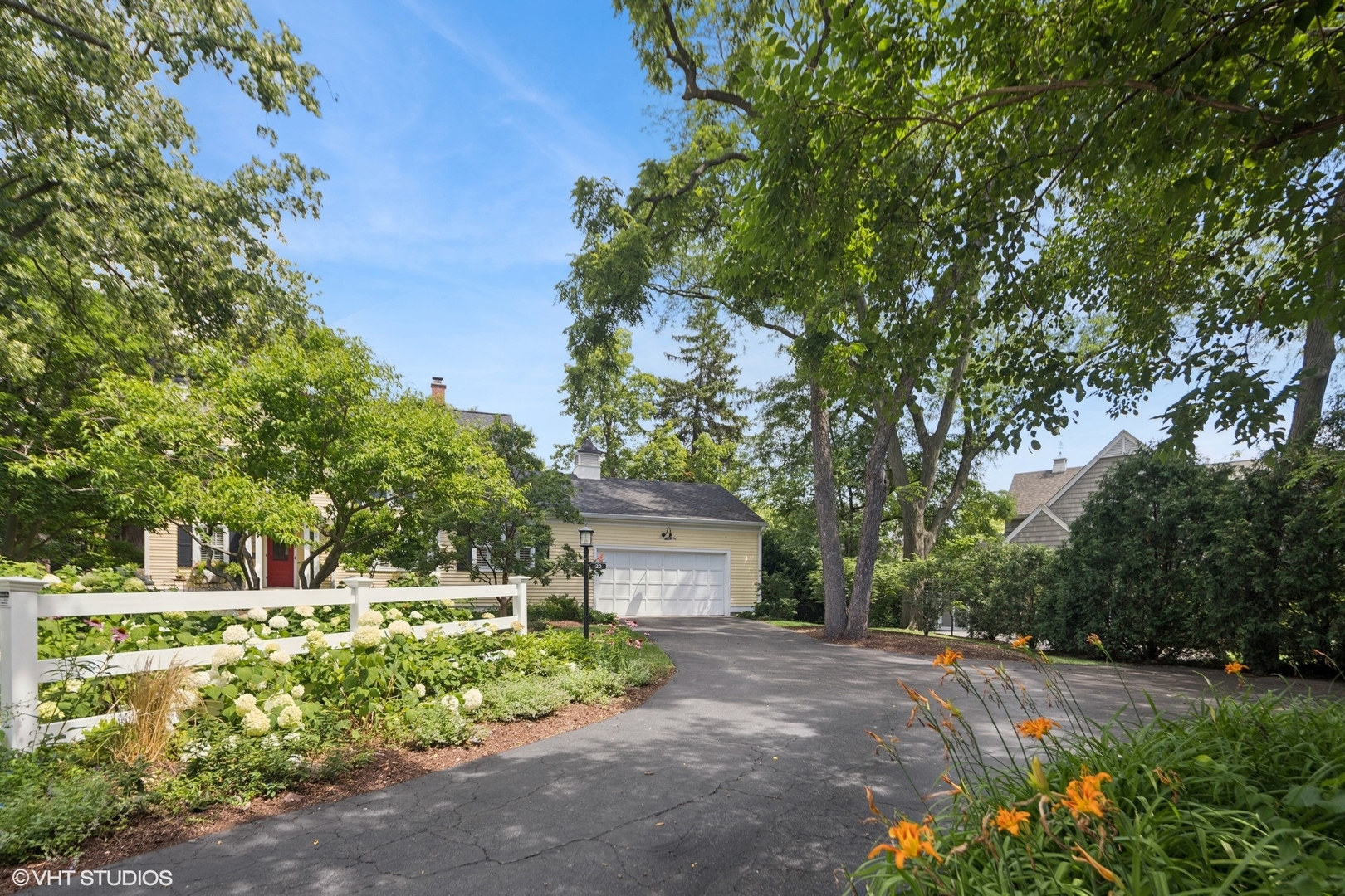 20 Muirwood Drive, Glen Ellyn, IL 60137
