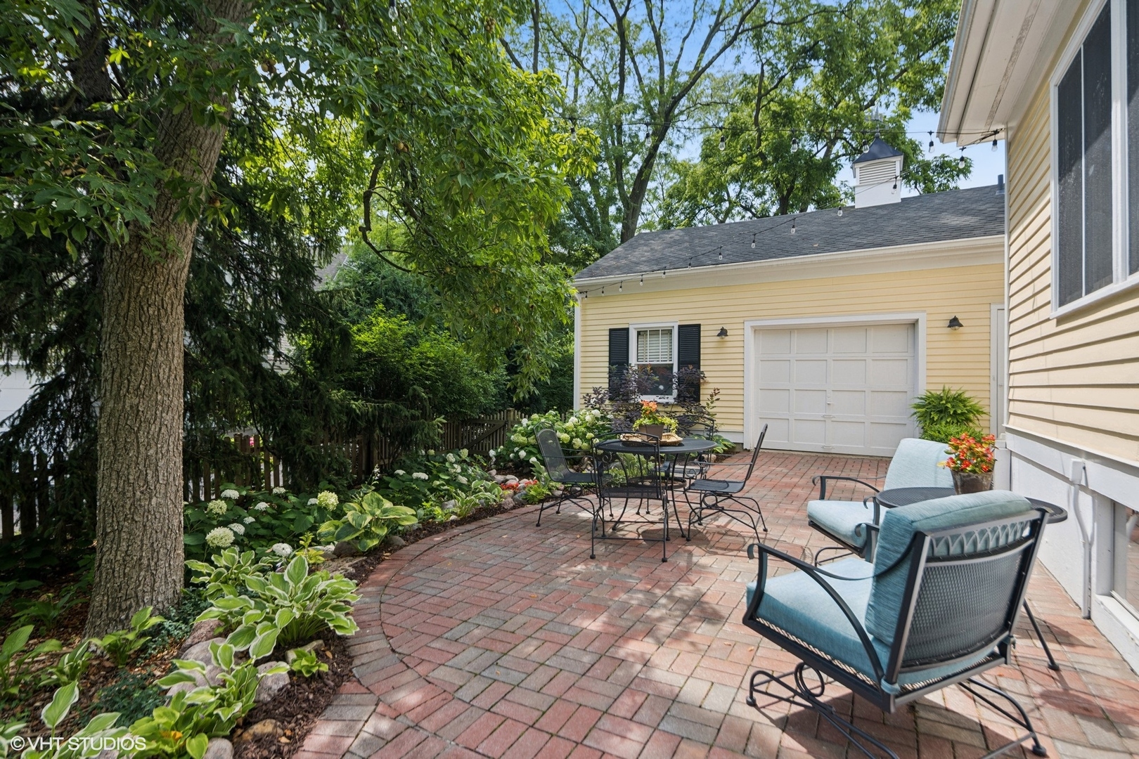 20 Muirwood Drive, Glen Ellyn, IL 60137