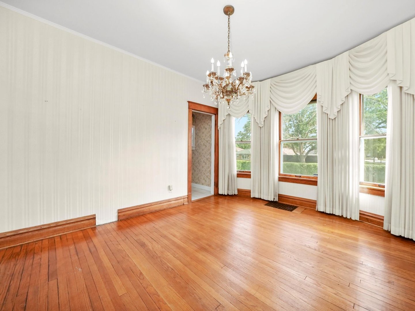 31 Bluff Avenue, La Grange, IL 60525