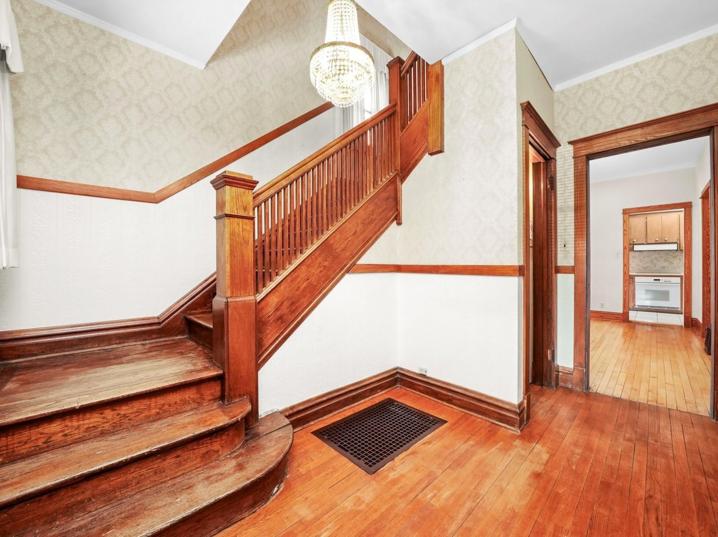 31 Bluff Avenue, La Grange, IL 60525