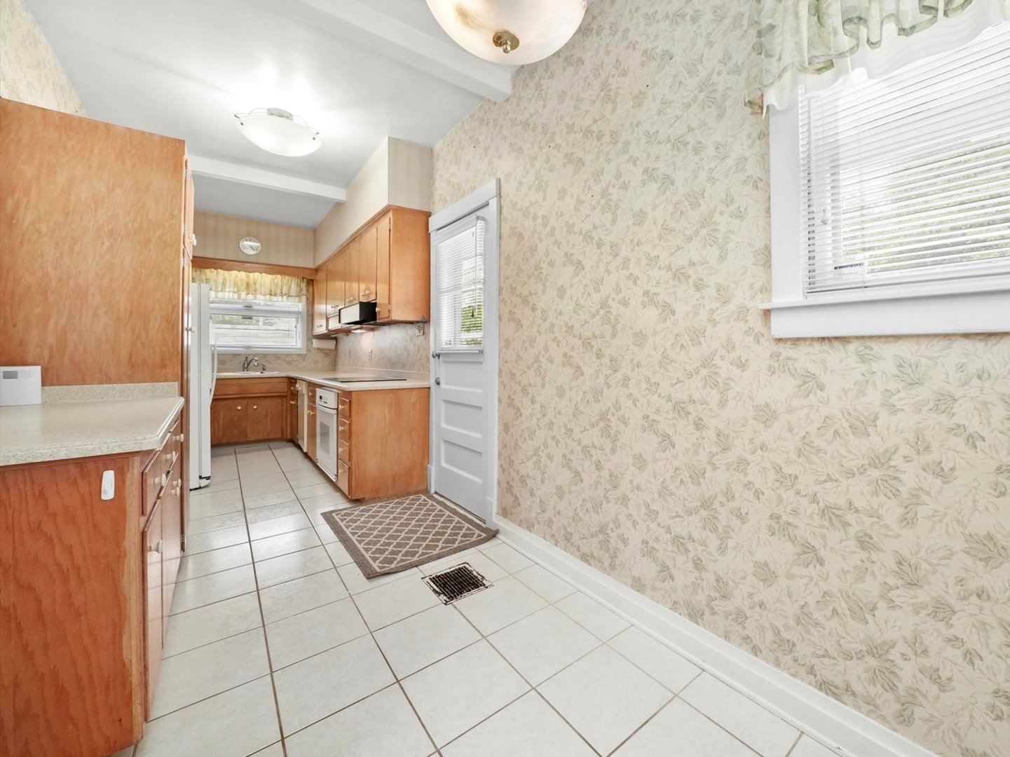 31 Bluff Avenue, La Grange, IL 60525