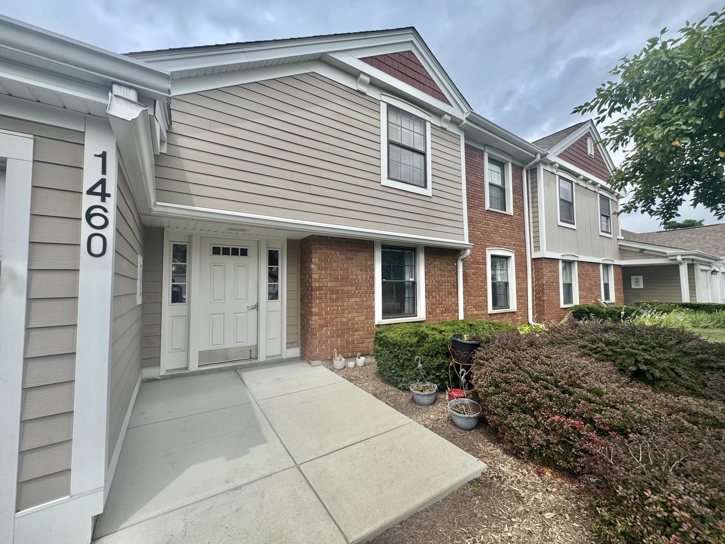 1460 Seven Pines Road #2A, Schaumburg, IL 60193