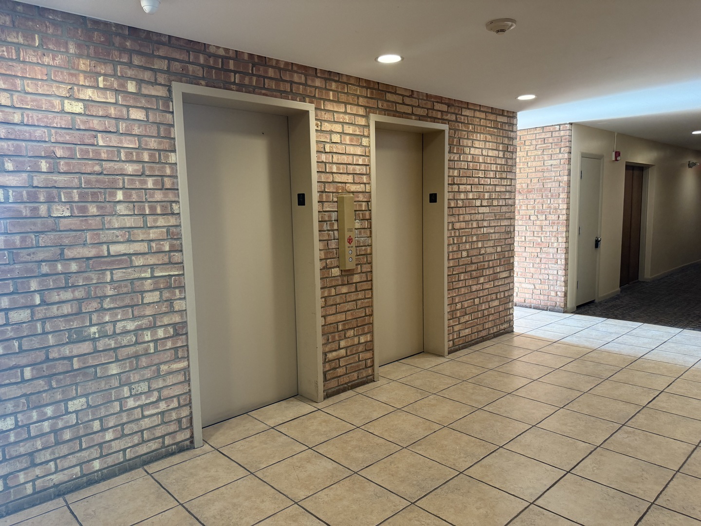 5900 Oakwood Drive #4G, Lisle, IL 60532