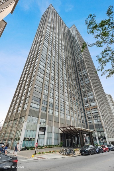 655 W IRVING PARK Road #1813, Chicago, IL 60613