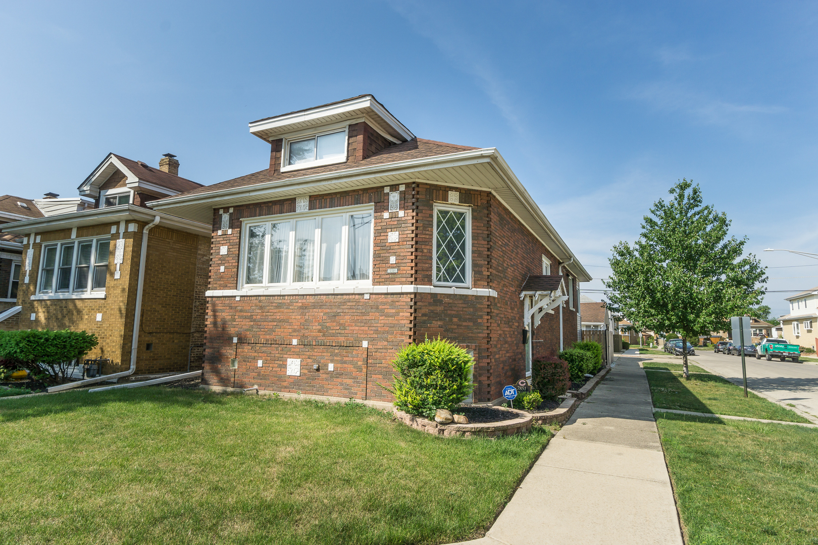 7851 W Oakleaf Avenue, Elmwood Park, IL 60707