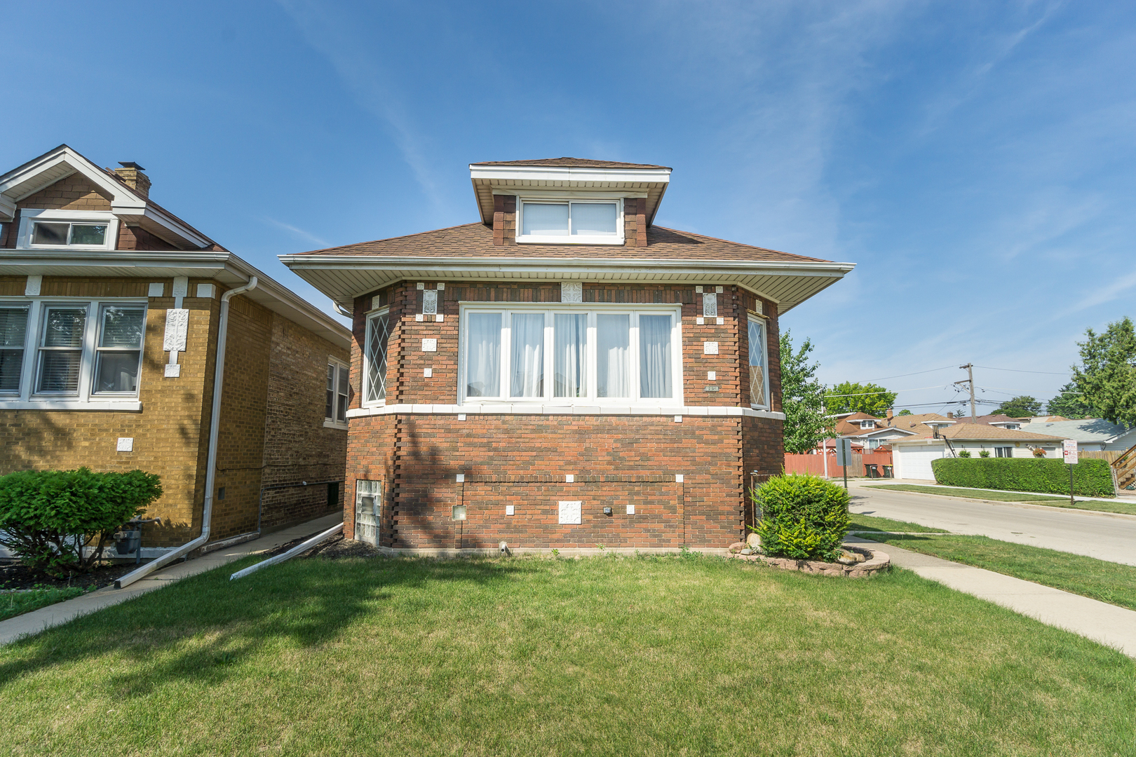7851 W Oakleaf Avenue, Elmwood Park, IL 60707