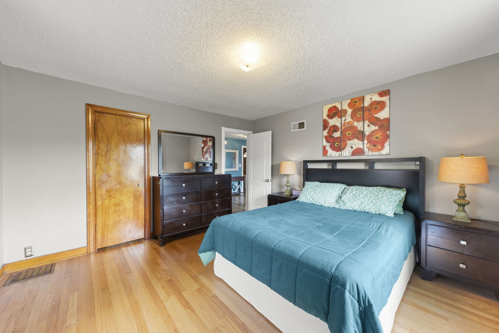 331 N Maple Avenue, Wood Dale, IL 60191
