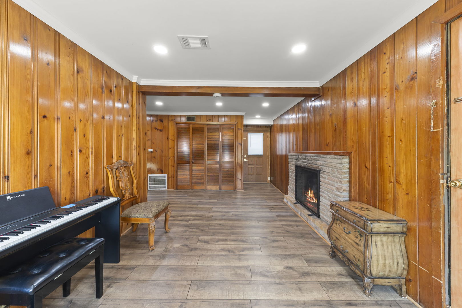 331 N Maple Avenue, Wood Dale, IL 60191