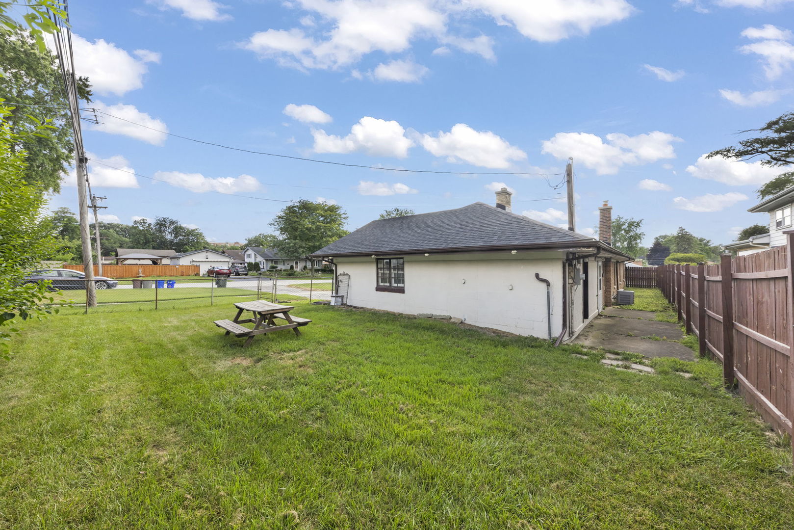 331 N Maple Avenue, Wood Dale, IL 60191