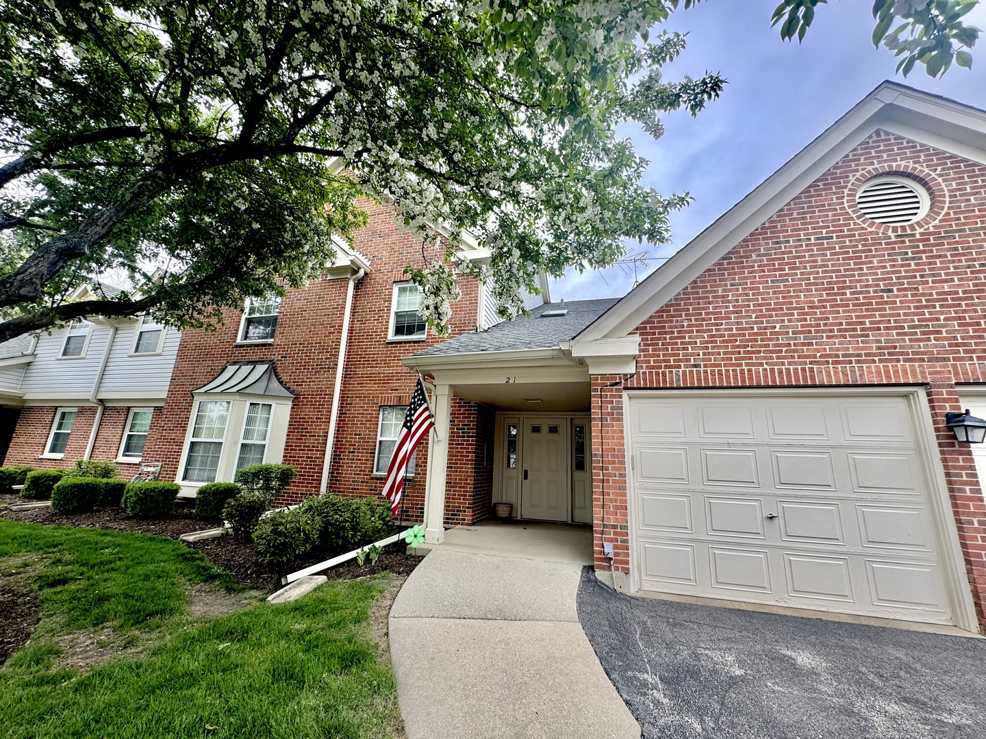 21 Ashburn Court #AV1, Schaumburg, IL 60193