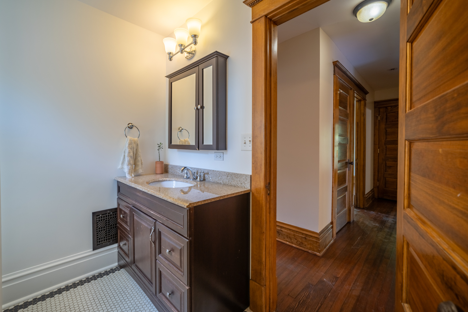 939 Prospect Street, Elgin, IL 60120