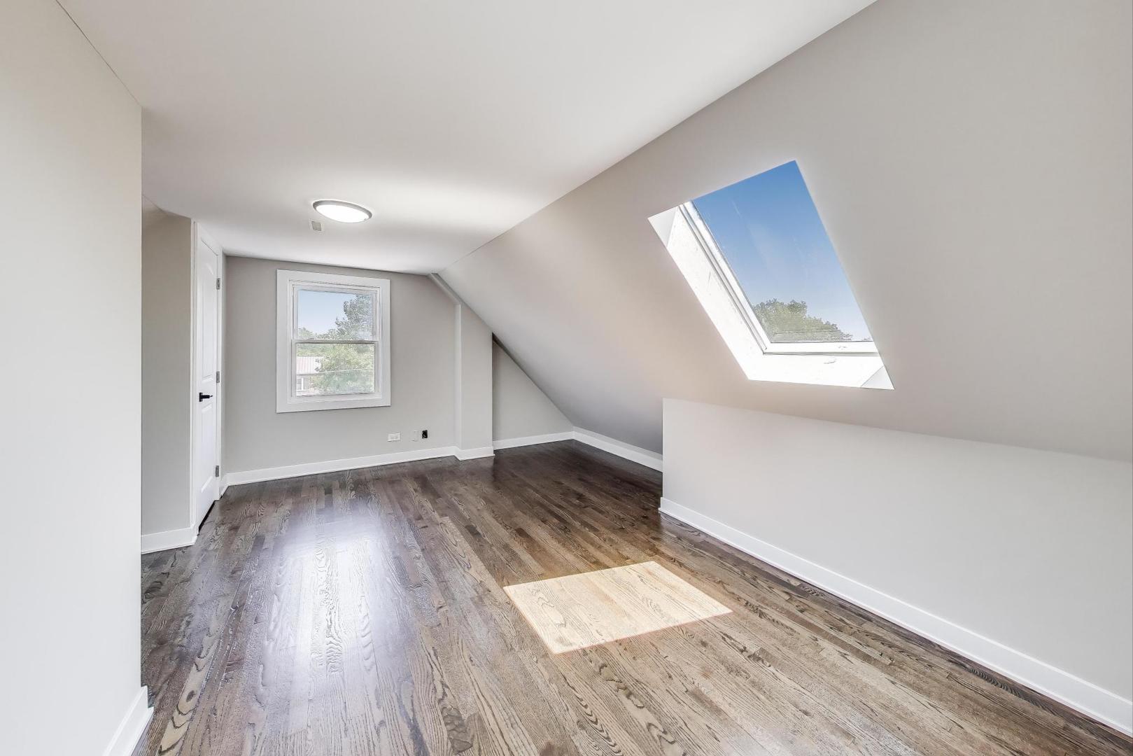 4305 N Mobile Avenue, Chicago, IL 60634