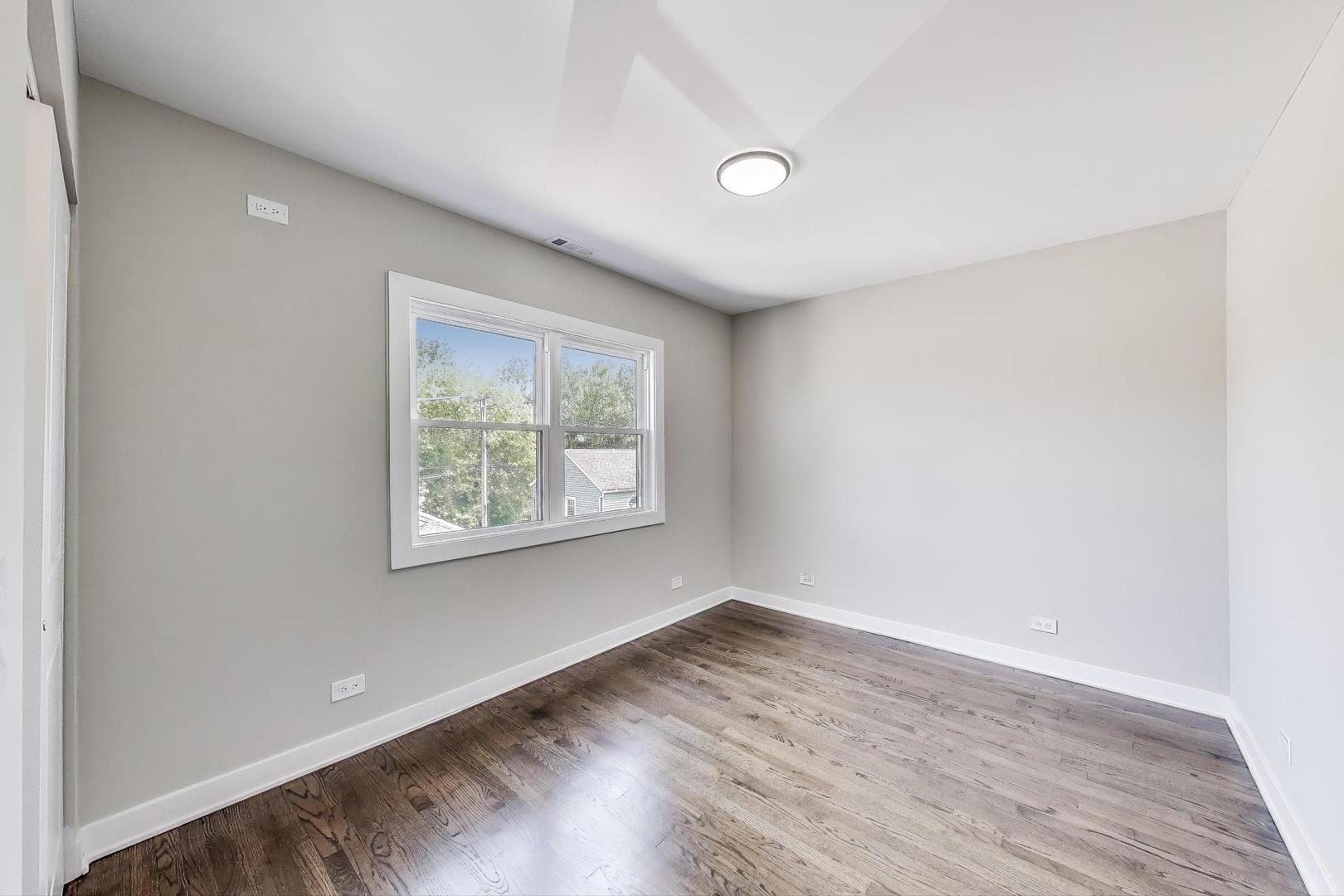 4305 N Mobile Avenue, Chicago, IL 60634