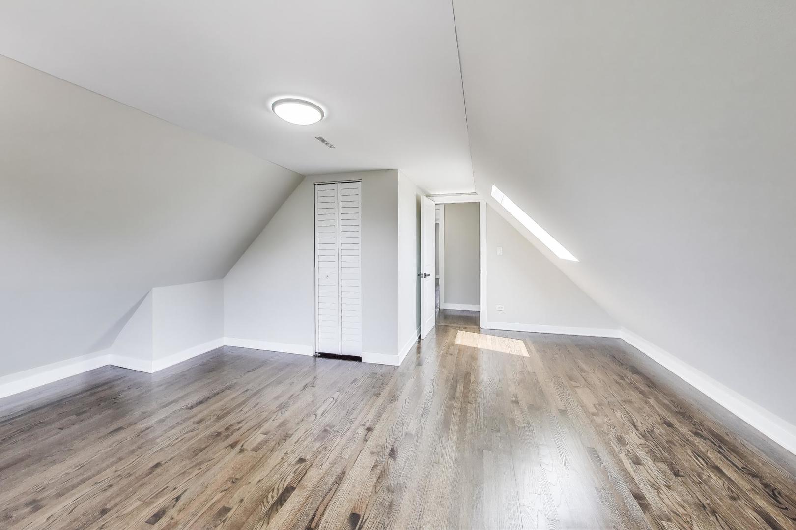 4305 N Mobile Avenue, Chicago, IL 60634