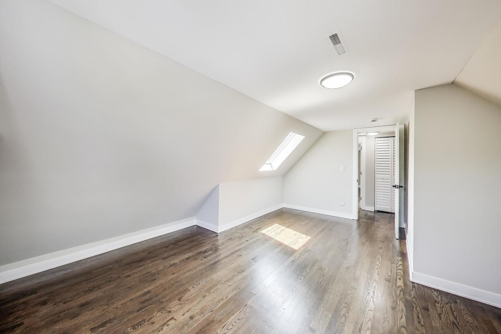 4305 N Mobile Avenue, Chicago, IL 60634