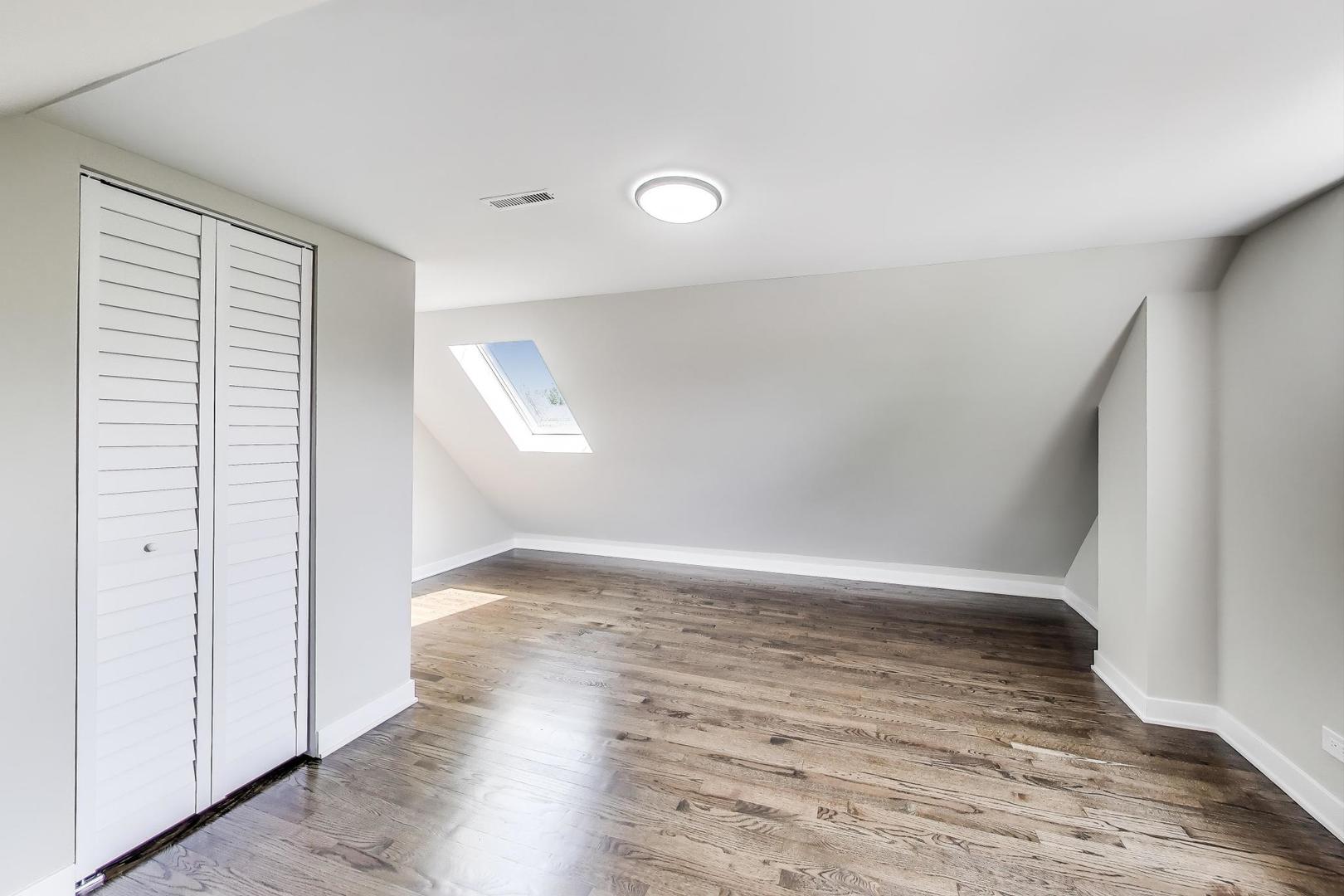 4305 N Mobile Avenue, Chicago, IL 60634