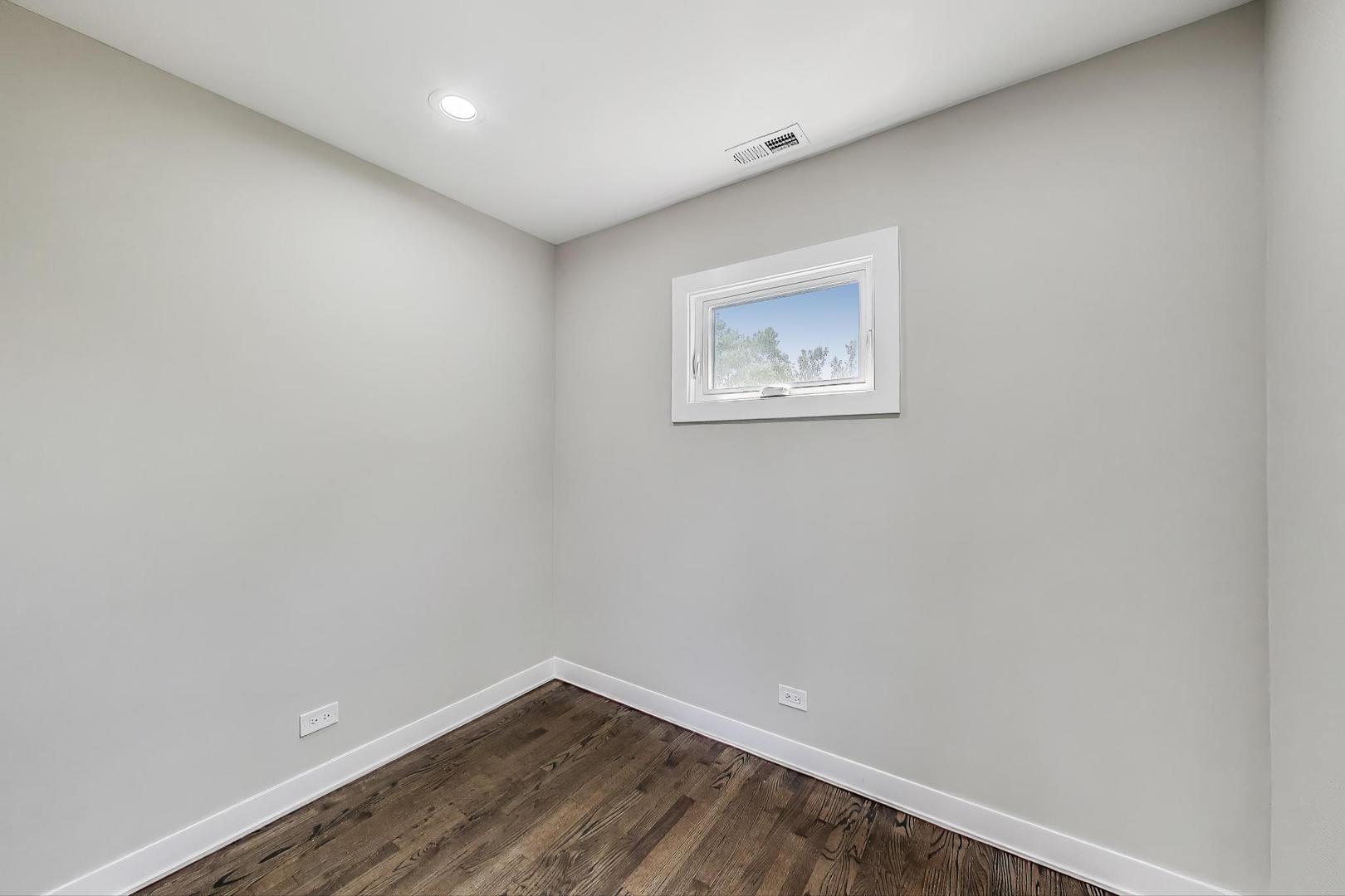 4305 N Mobile Avenue, Chicago, IL 60634