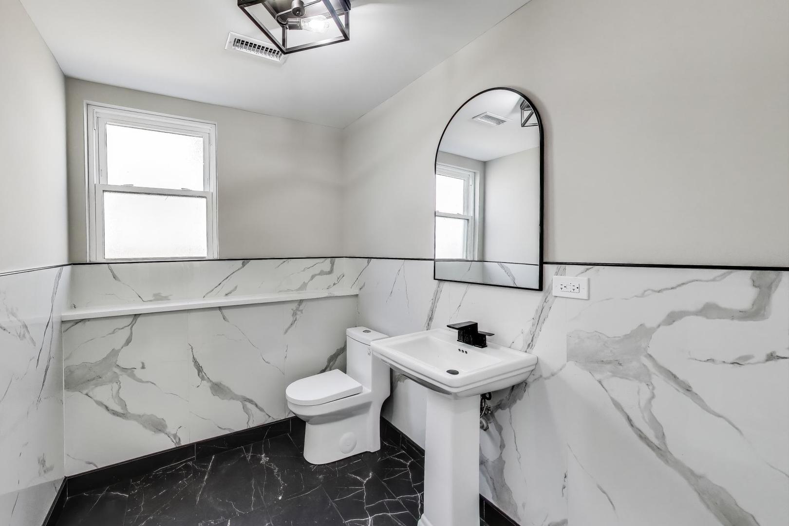 4305 N Mobile Avenue, Chicago, IL 60634