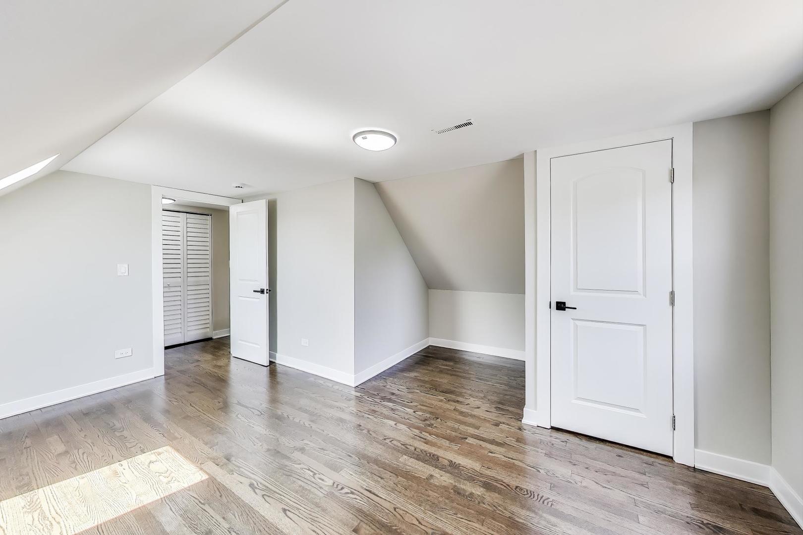 4305 N Mobile Avenue, Chicago, IL 60634