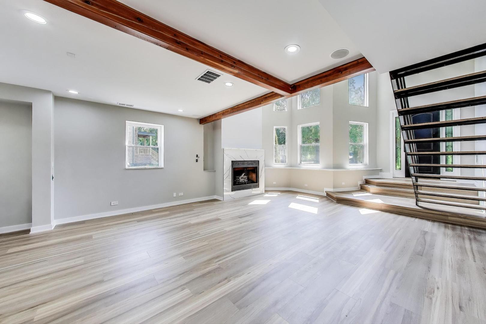 4305 N Mobile Avenue, Chicago, IL 60634