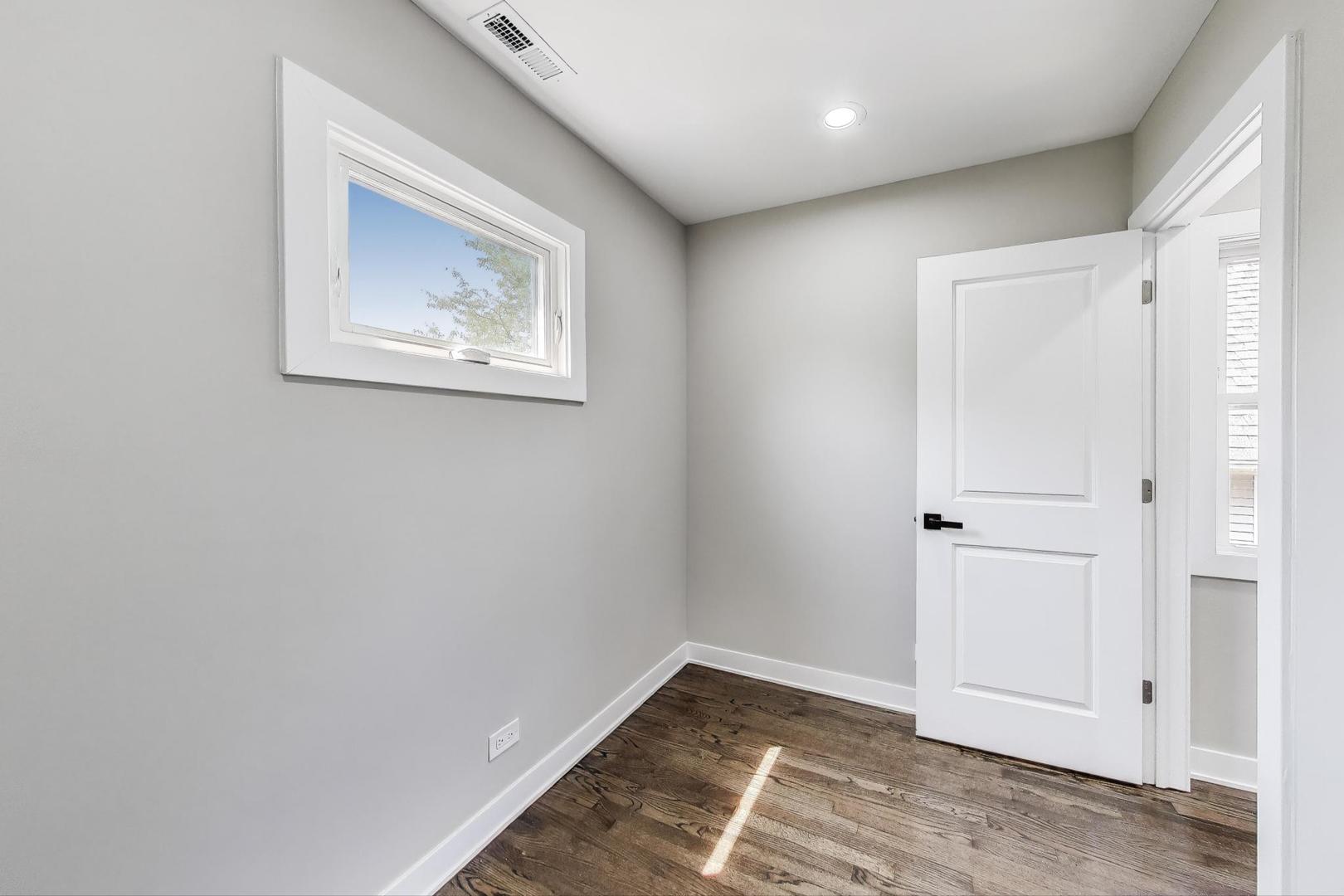 4305 N Mobile Avenue, Chicago, IL 60634